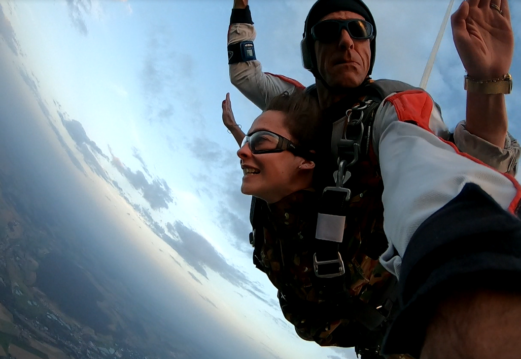 Photo embarquée saut en parachute tandem Sunset
